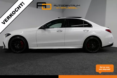 VERKOCHT Mercedes-Benz C-klasse 300 e AMG Line / C63S AMG Diffuser / Panamericana Grill / Panoramadak / Massage stoelen / Stoelverwarm- &amp; koeling / Ambienteverlichting Premium / Elektr. verstelbare voorstoelen + memory / Apple Carplay - Android Auto / Head-up Display / Stuurwiel verwarming / Digital Laser Light / Rondomzichtcamera / Lederen bekleding / Dodehoekdetectie / Rode gordels / Night pakket