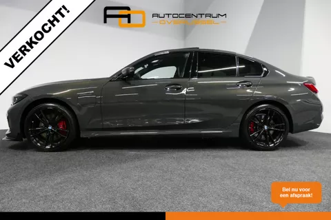 VERKOCHT BMW 3-serie 330e xDrive M Sport / M340i Diffuser / Black Diamond M Grill / M340i M Sport bumper pakket / Schuif-/kanteldak / Premium kleur Dravitgrau / Apple Carplay - Android Auto / Stoelverwarming / Ambienteverlichting / 19'' LMV / Stuurwiel verwarming / Full LED / Keyless / Koplamp BMW Individual Shadow Line / Draadloze telefoonlader / Active Cruise Control / Navigatie / DAB+