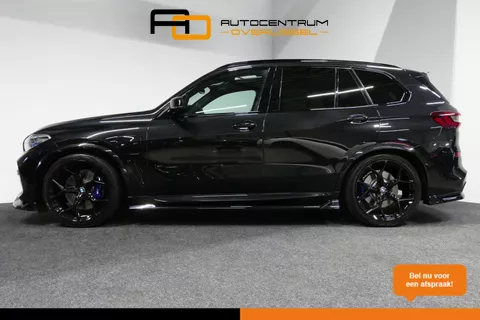 BMW X5 xDrive45e M Sport / Maxton Design Bodykit V.2 / Panoramadak / Achterasbesturing / BMW Laser Light / Elektr. verstelbare voorstoelen + memory / Stoelkoeling + -verwarming / Soft Close / Ambienteverlichting / HUD / Rondomzichtcamera / Apple Carplay - Android Auto / Achterbank verwarming / 22'' LMV / Achteruitrijcamera / Dodehoek detectie / Lederen bekleding