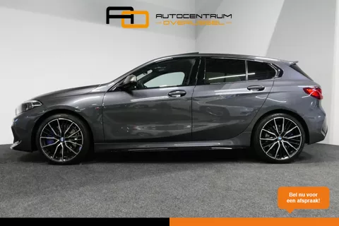 BMW 1-serie M135i xDrive High Executive Edition / Orig. Nederlands / Panoramadak / Stoelverwarming / Apple Carplay - Android Auto / Ambienteverlichting / HUD / Achteruitrijcamera / Cruise Control / 19'' LMV / Spiegel-pakket / LED koplampen / Lederen bekleding