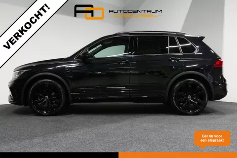 VERKOCHT Volkswagen Tiguan 1.5 TSI R-Line Black Style Volkswagen Tiguan 1.5 TSI R-Line Black Style / IQ Light / 20" Suzuka LMV / Stoel + stuurwielverwarming / Apple Carplay / Navigatie / Lane Assist / Side Assist / Sfeerverlichting / PDC v+a