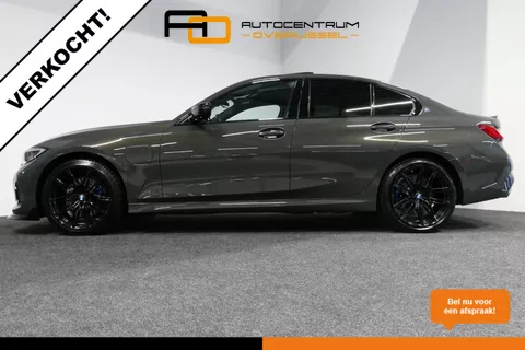 VERKOCHT BMW 3-serie 330e M-Sport / M340i Diffuser / Black Diamond M Grill / M340i M Sport bumper pakket / BMW Laserlight / Schuif-/kanteldak / Head-up Display / Stoelverwarming / Apple Carplay - Android Auto / Keyless / M onderstel / Sportstoelen / Dodehoek detectie / Stuurwiel verwarming / Premium kleur / Adaptive Cruise Control / Navigatie